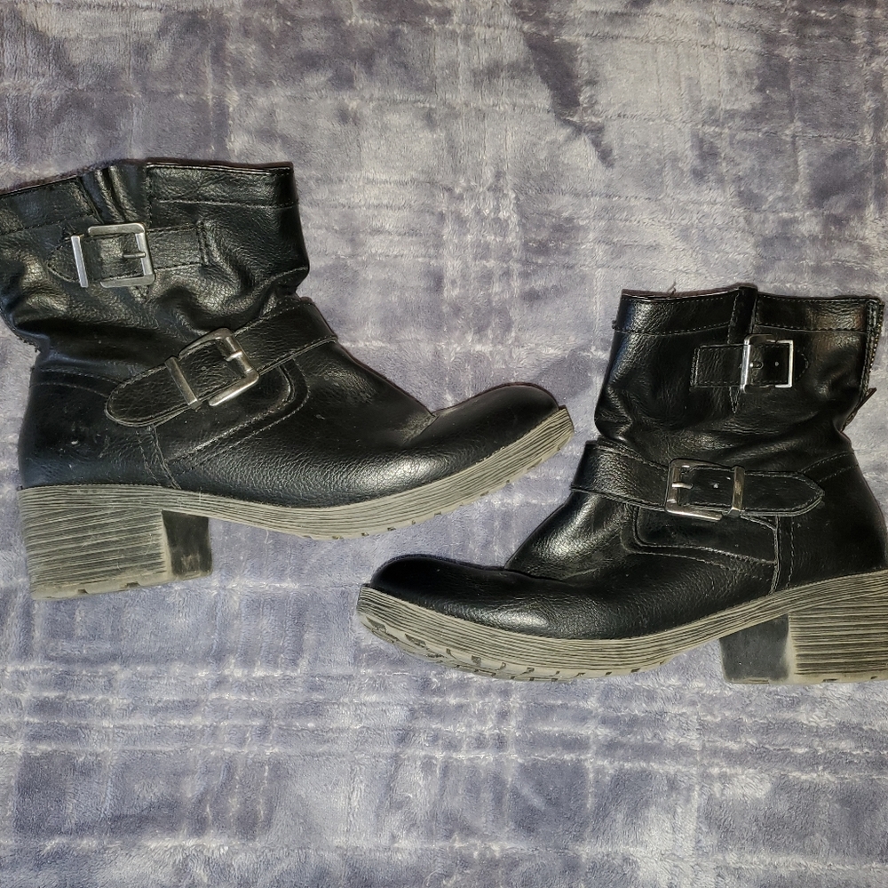 Rock & Candy Black Short Booties sz 8